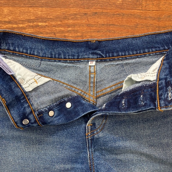 Levi’s denim shorts - Picture 3 of 4